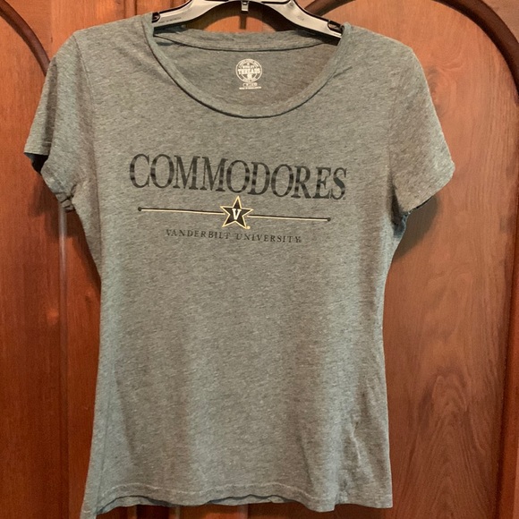 Rivalry Threads Tops - Vanderbilt University T-shirt Women size Medium